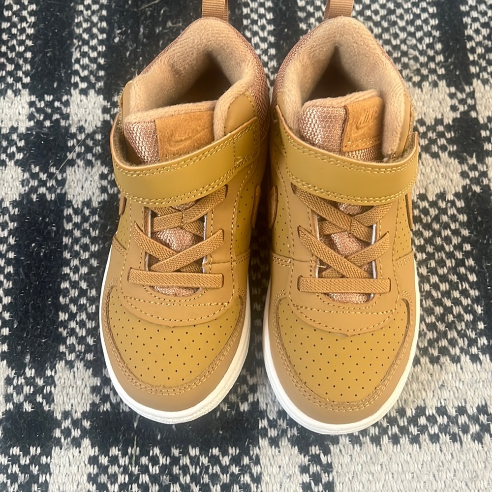 Nike court borough kids shoes